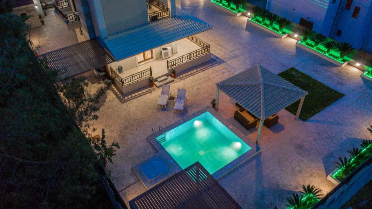 Maria's Luxurious In *